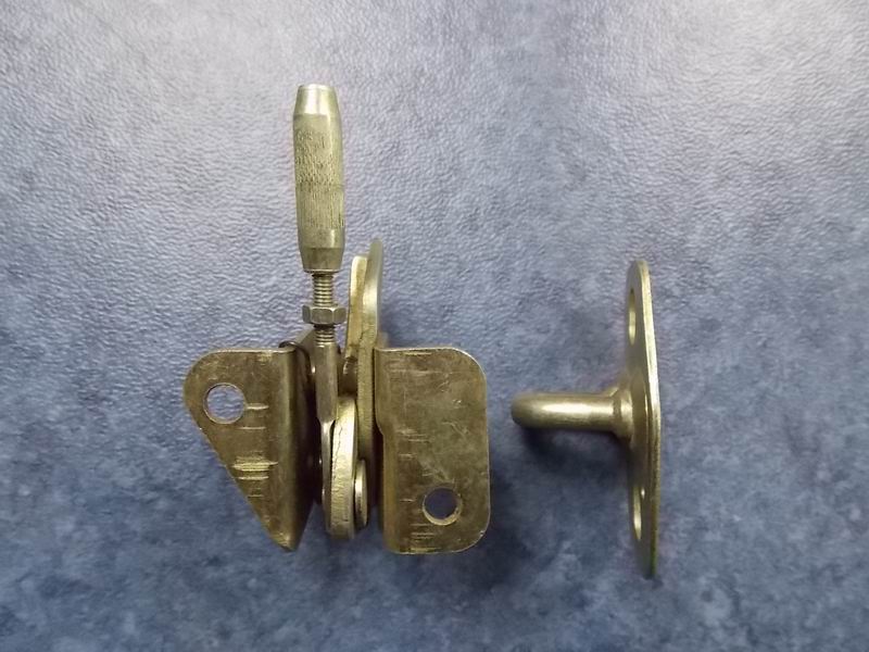 D 156 type left lock body (for headlights)-1