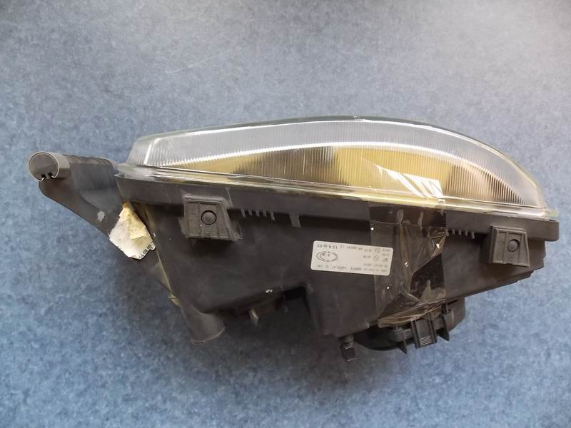 D Right xenon headlight (imported by Mann)