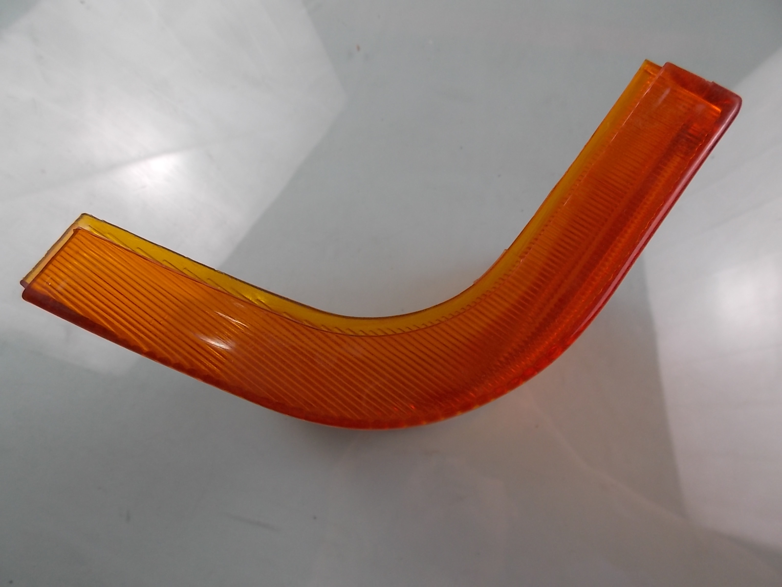 Задний рулевой плафон, левый и правый универсальный 6734-1