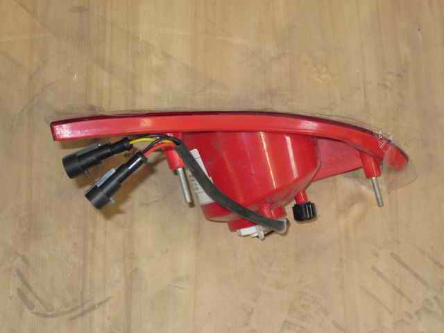 Brake light WGH483 ZK6831HG Right side includes rear light-1