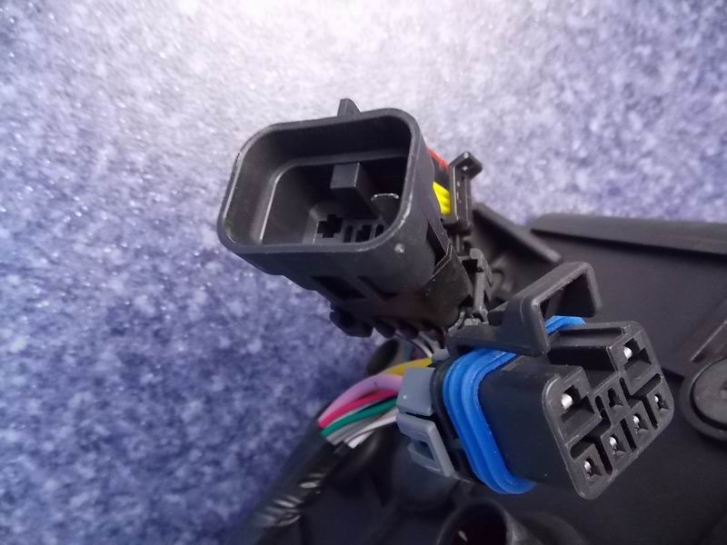 D 电瓶舱封闭继电器盒(ZK6831HE出口车专用)-2
