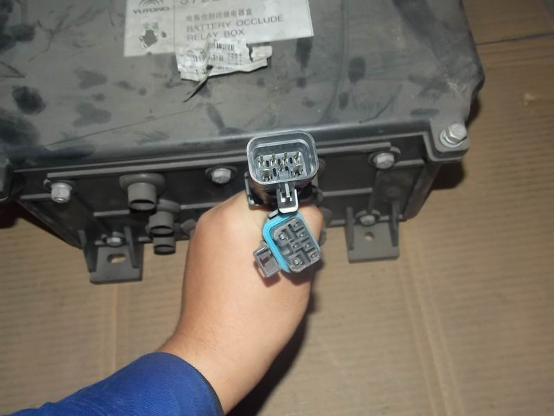 Rear enclosed electrical box ZK6118HGA-1 200A charging-3