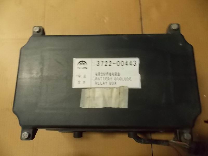 Enclosed relay box with YC6G230-30 ZK6118HGA