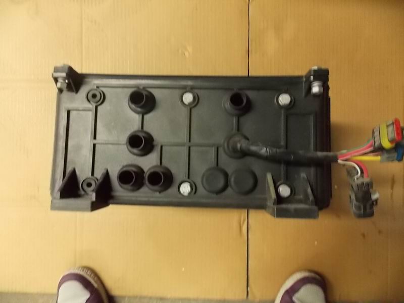 Enclosed relay box with YC6G230-30 ZK6118HGA-1