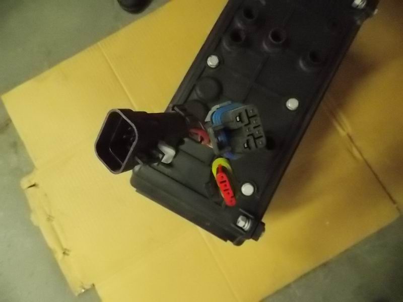 Enclosed relay box with YC6G230-30 ZK6118HGA-2