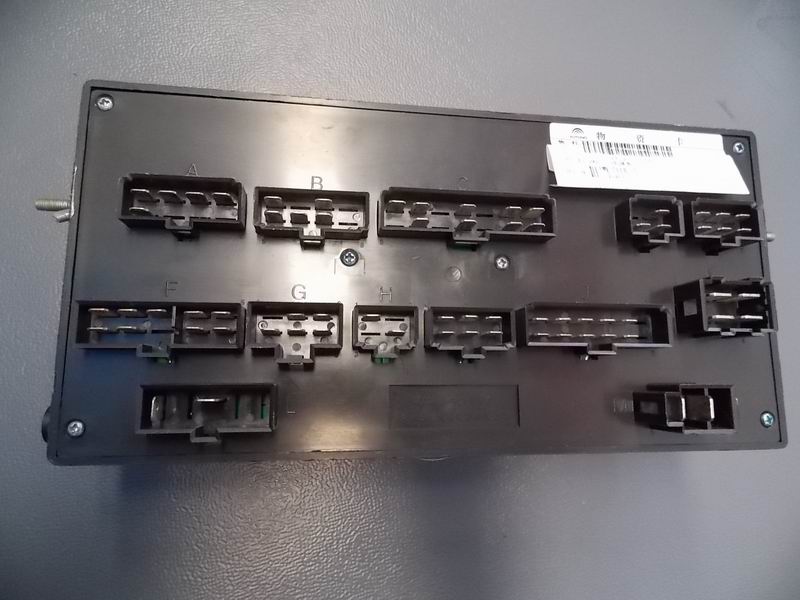 Central electrical box, 32, overseas front-1