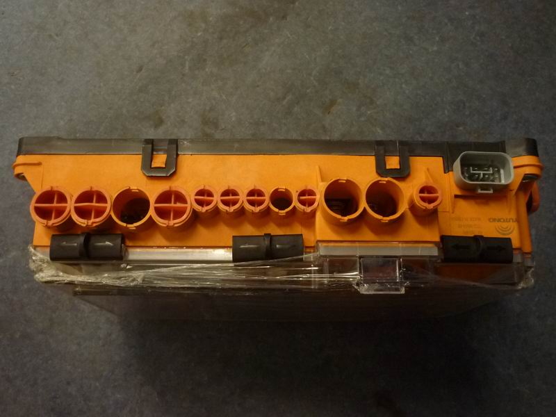 D New rear enclosed relay box ZK6858H