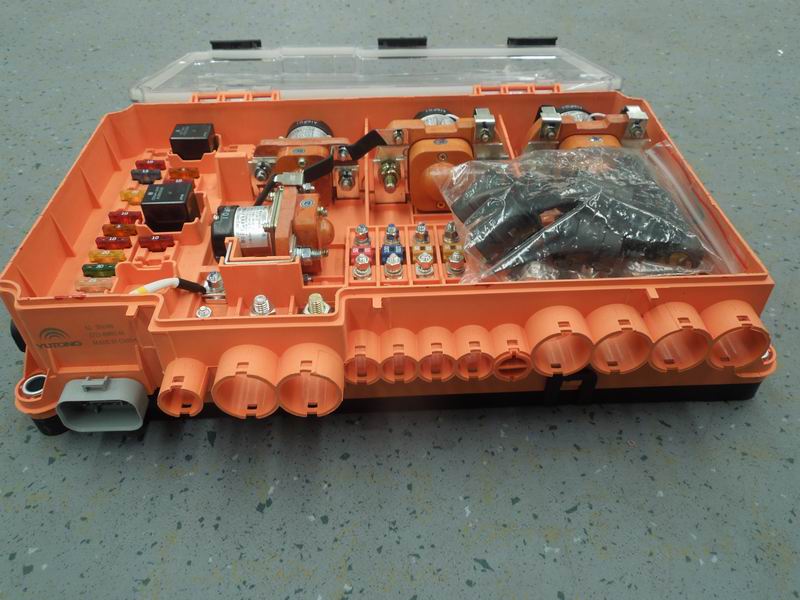 Rear enclosed electrical box, rear bus, 200A, 200A, preheating-2