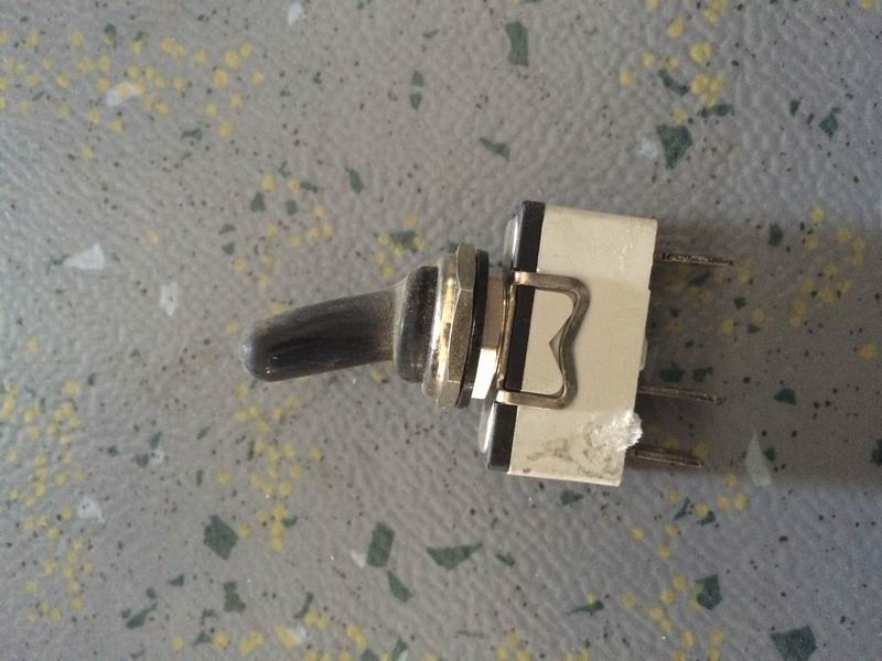 Two-speed self-resetting shaker switch