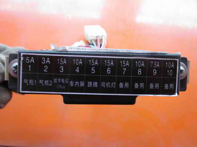 Fuse box ZK6862HGLA ten-way-1