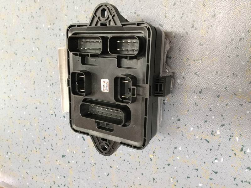 Блок предохранителей ЗК 6105HG 15-way-1