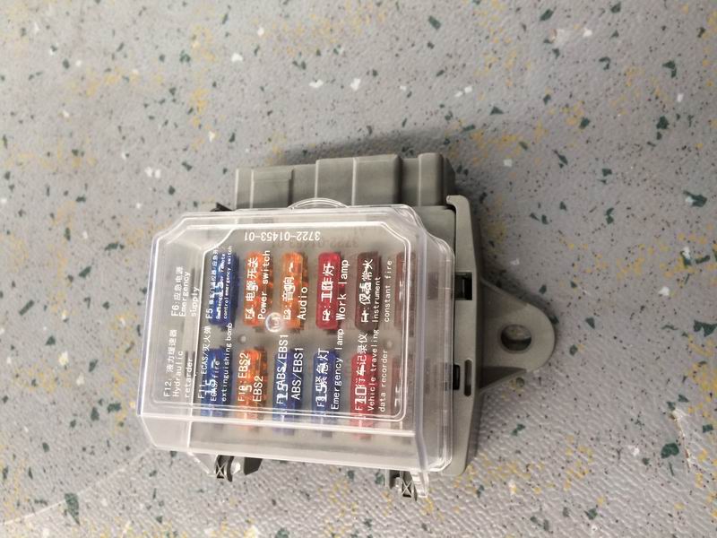 Блок предохранителей ЗК 6559DX всегда жарко 12 каналы