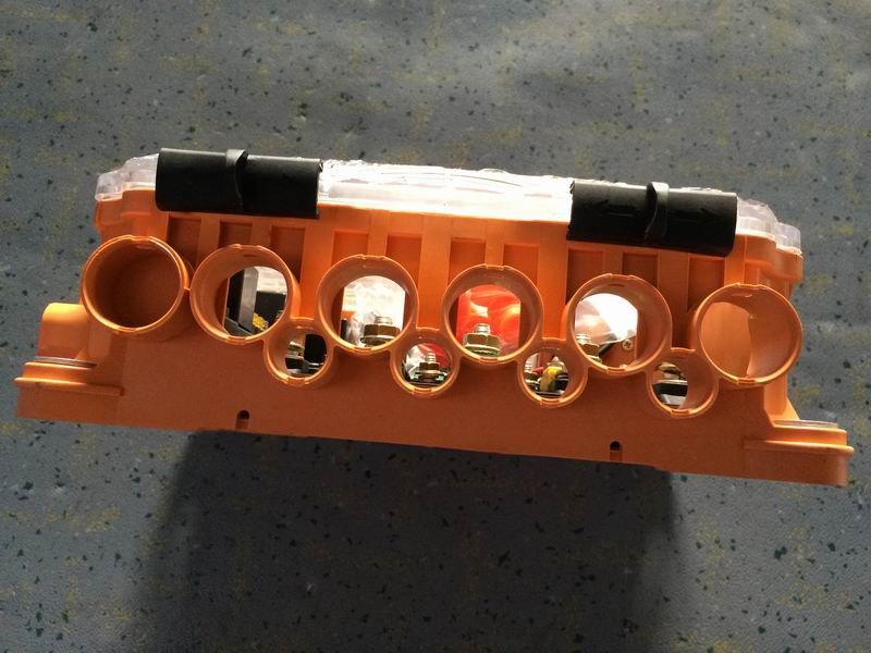 Rear enclosed electrical box, medium sized car without preheating