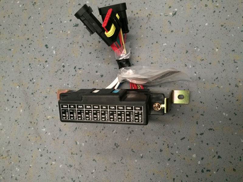 保险丝盒 ZK6121HQ 10路-1