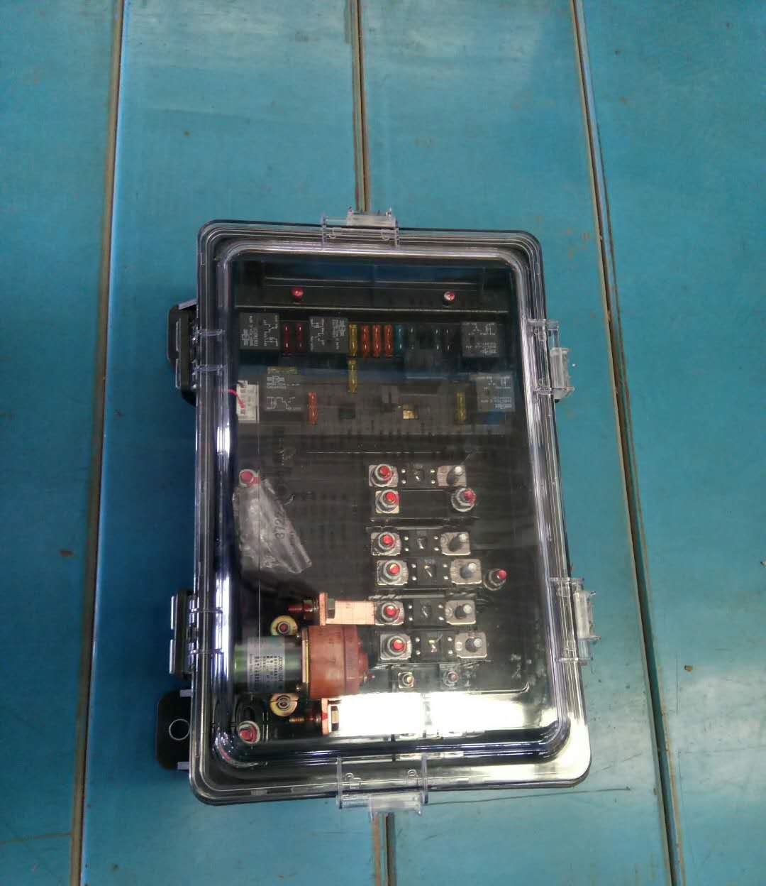 Задняя закрытая электрическая коробка, чисто электрическая магистраль, 0, 0, без предварительного подогрева