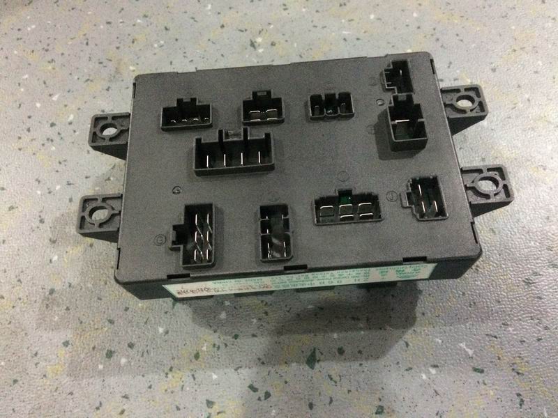 Центральная электрическая коробка, 31 , внутренний большой автобус-1