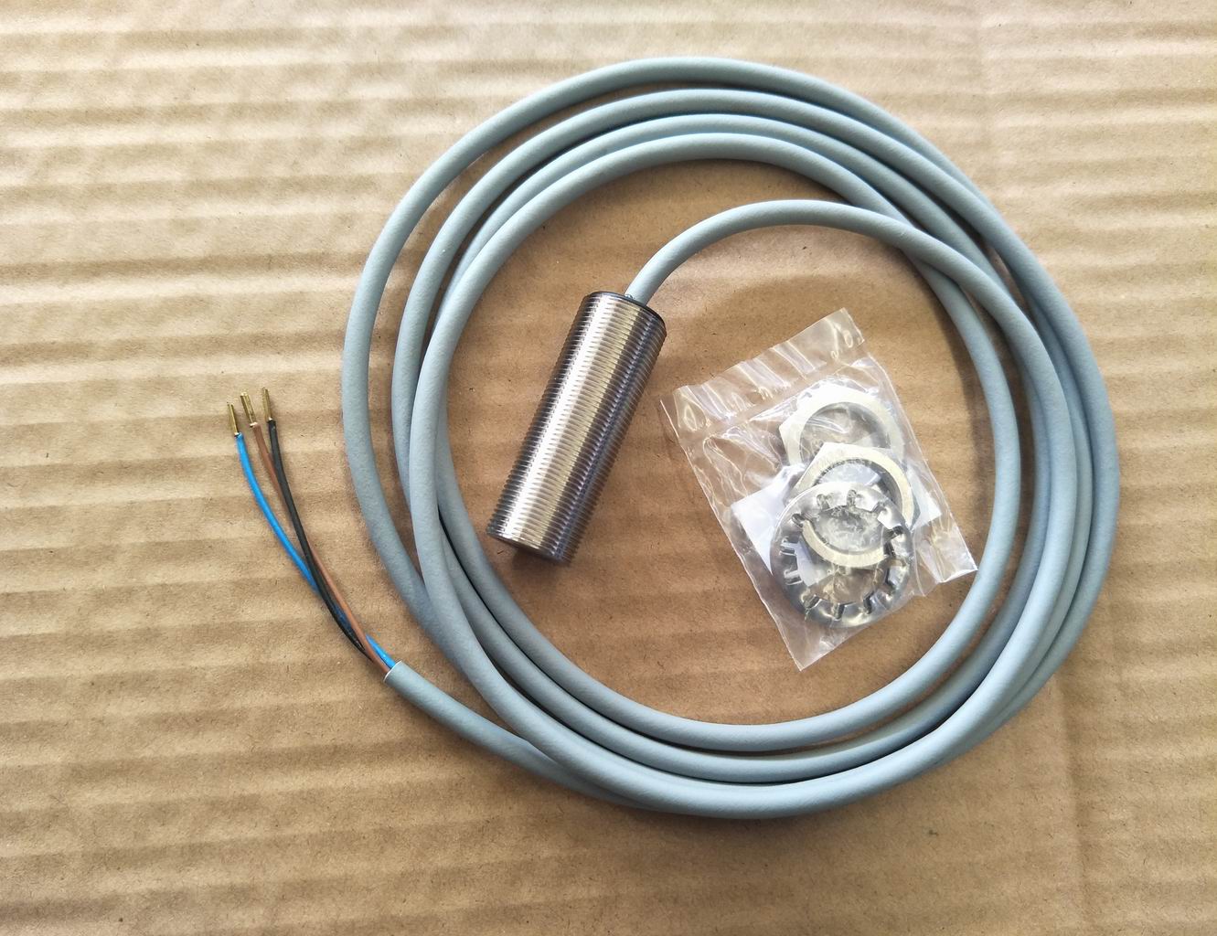 Proximity switch DW-AD-703-M18