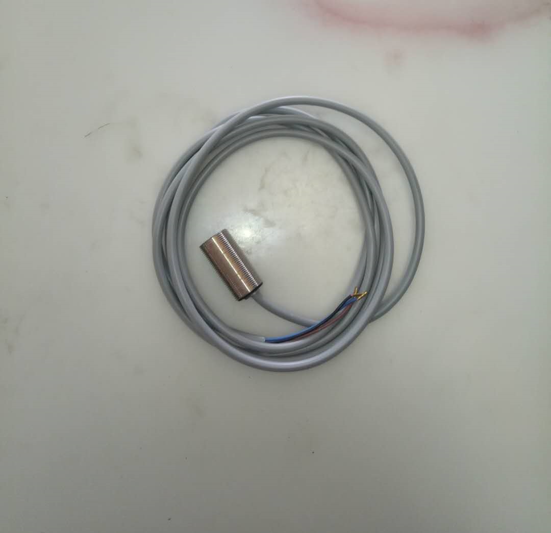 Бесконтактный переключатель DW-AD- 623-M18-120