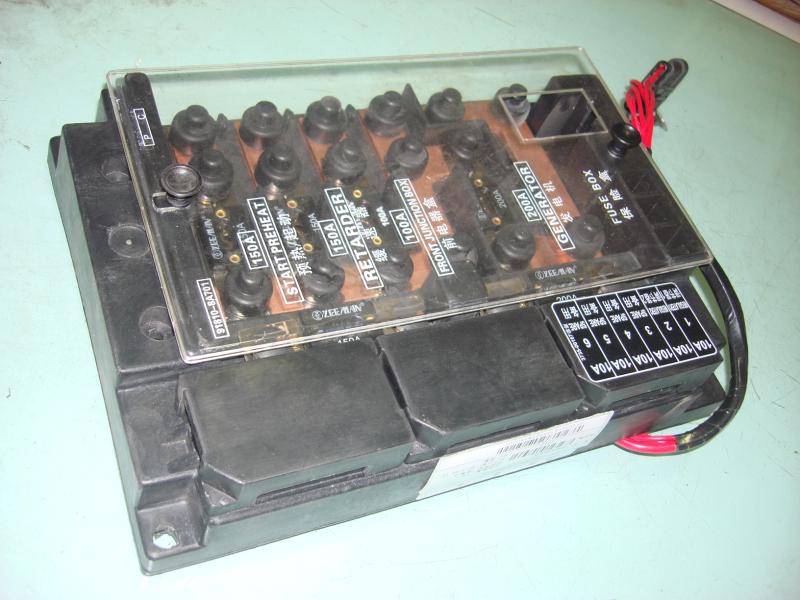 Блок предохранителей 4-way Дж 08C UW-1