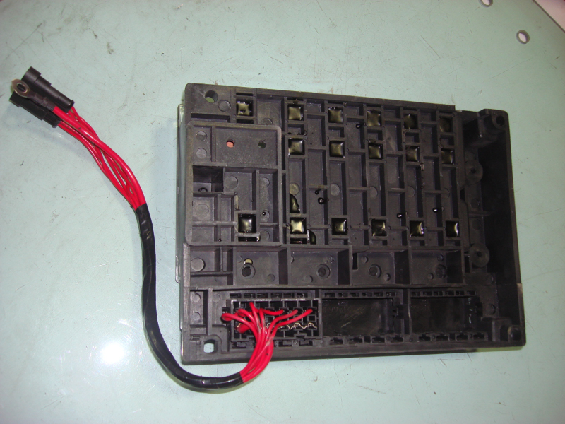 Блок предохранителей 4-way Дж 08C UW-2