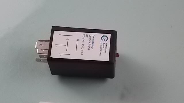 Friction hoof wear indicator relay