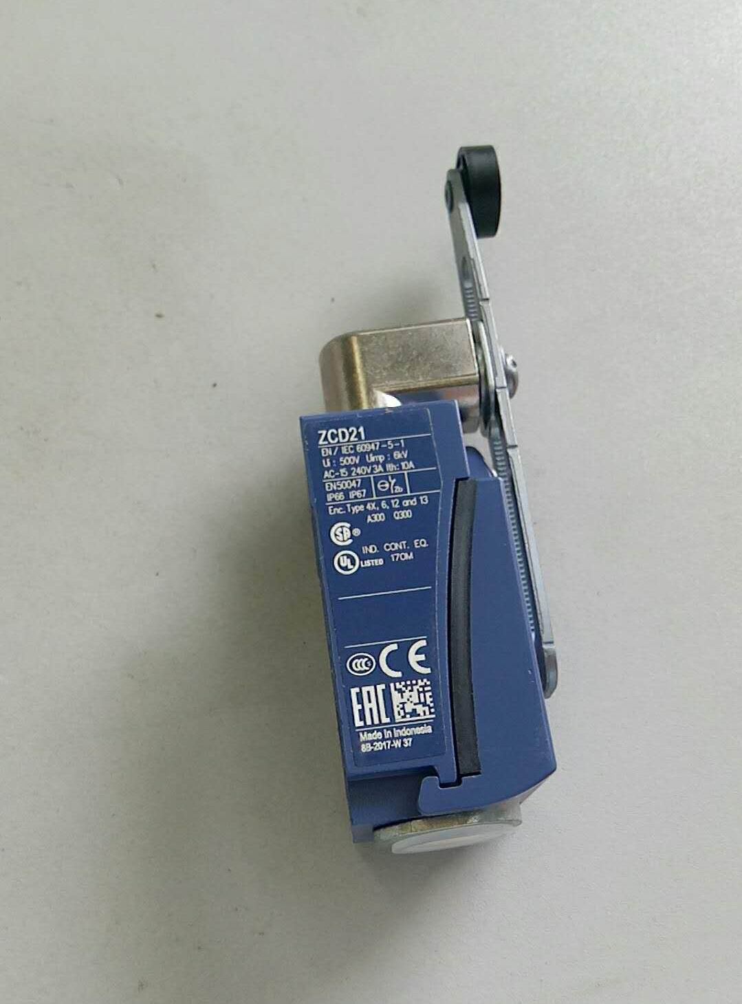 Limit switch XCKD2145P16-2