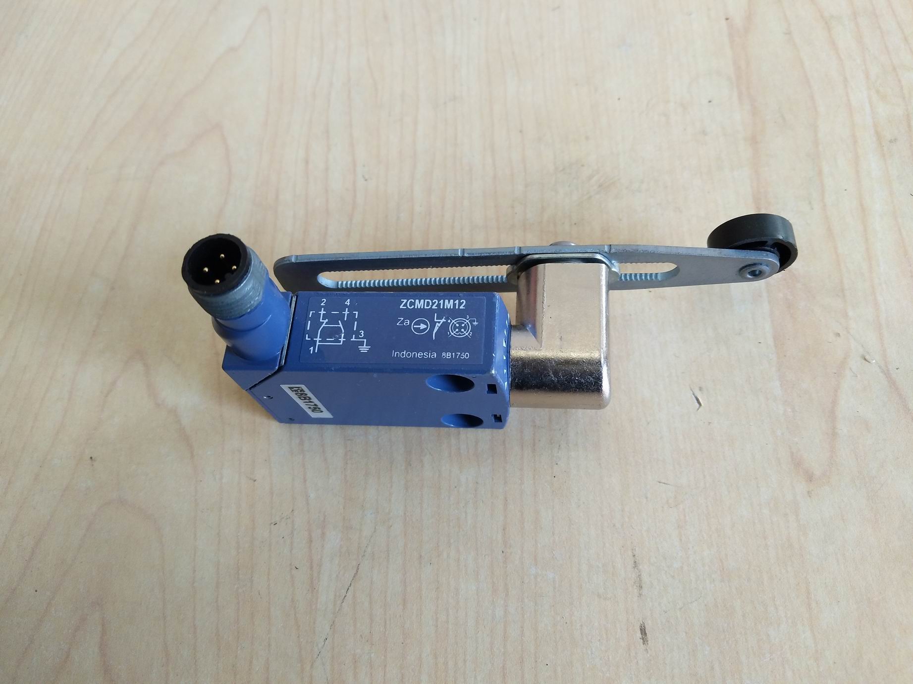 Limit switch XCM D2145M12