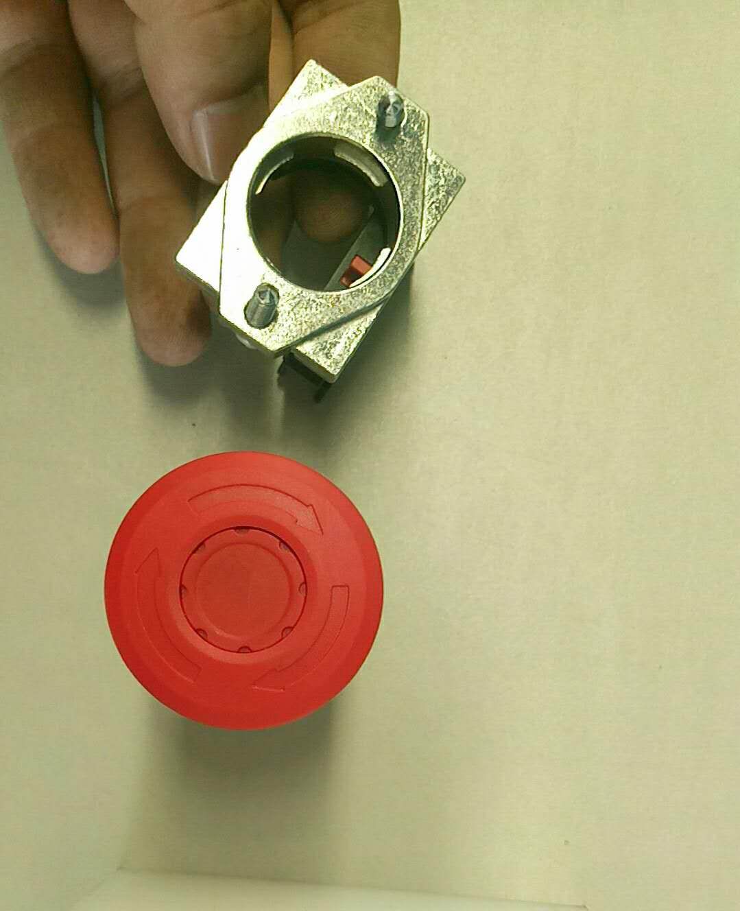 Emergency stop button PB1M-01ZR/r