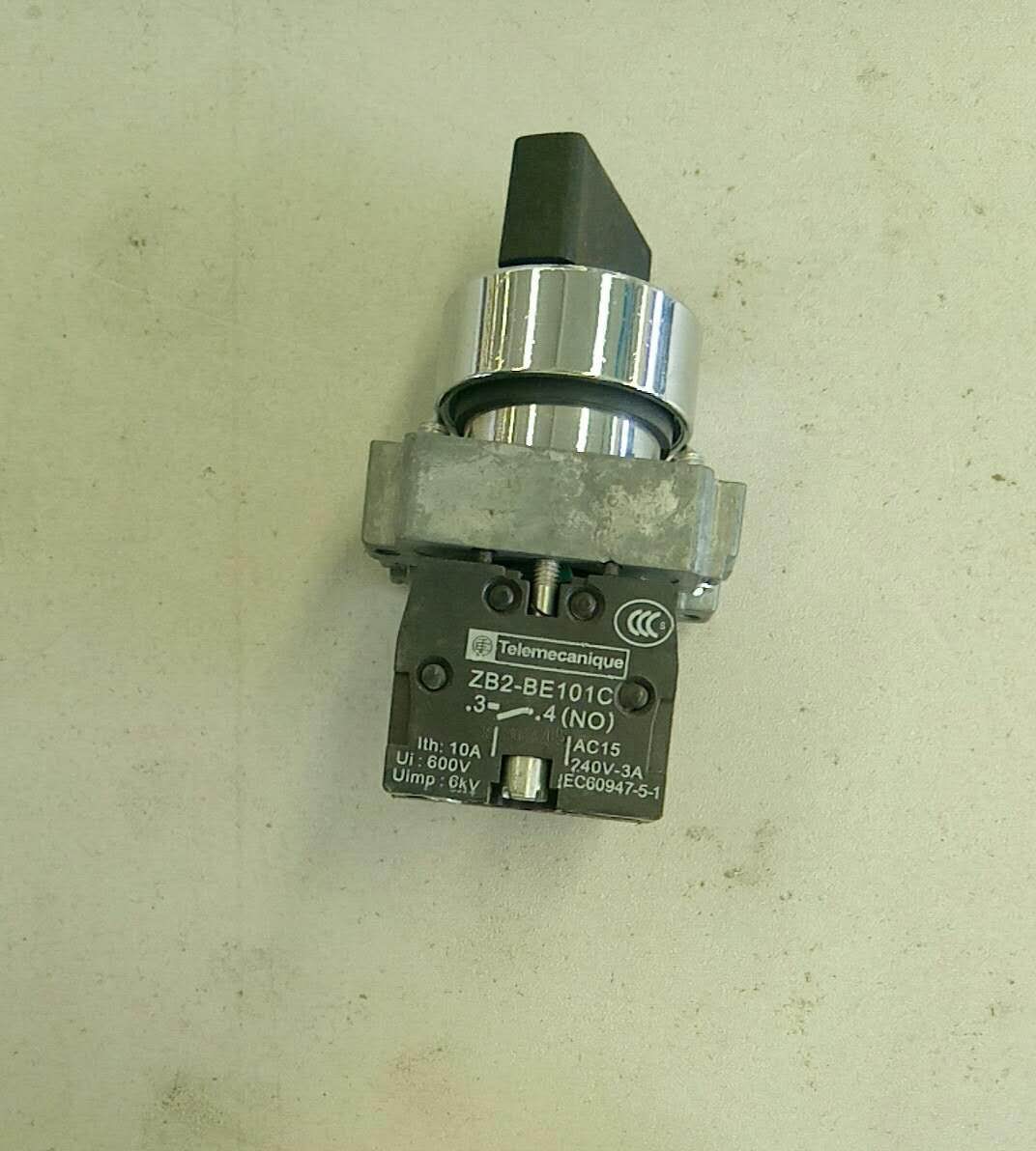 Два положения и одна нормально открытая ручка XB 2BD21C-1