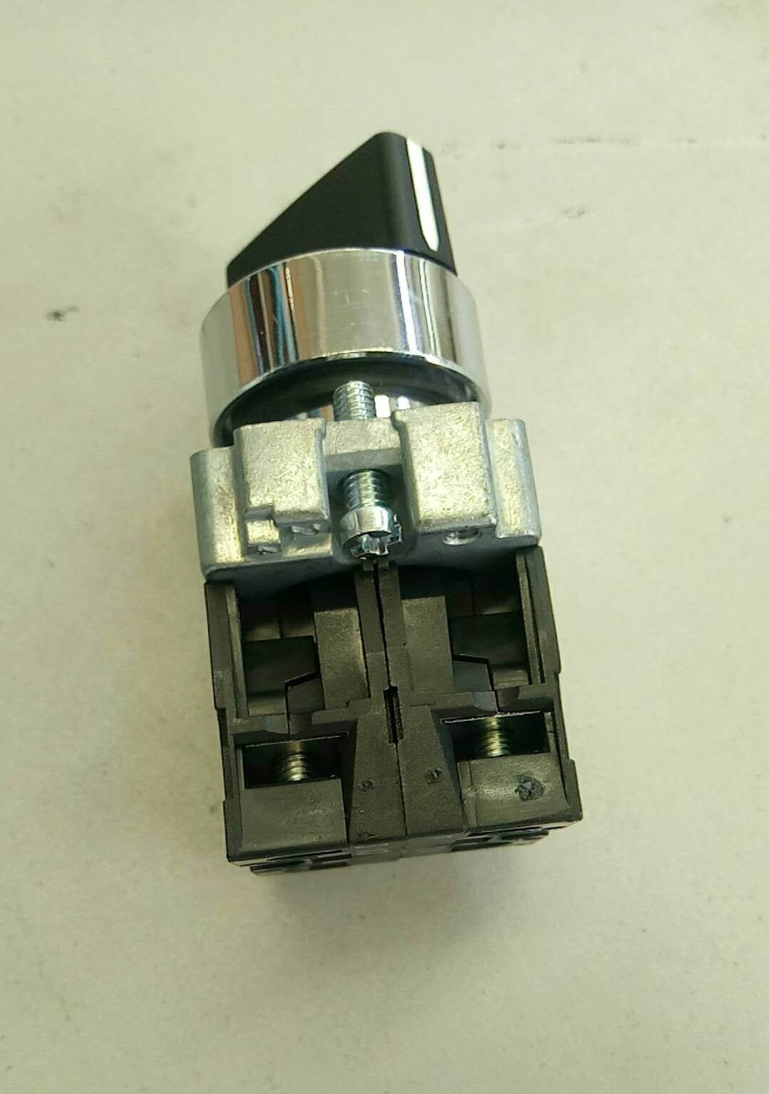 Двухскоростная самоблокирующаяся ручка; ВБ 2-BD25-1