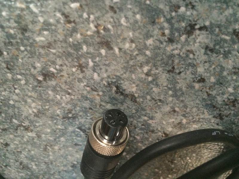 Host connected to display extension cable (double female head)-1