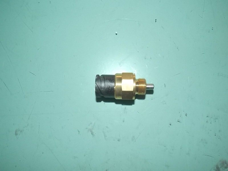 Reverse signal switch