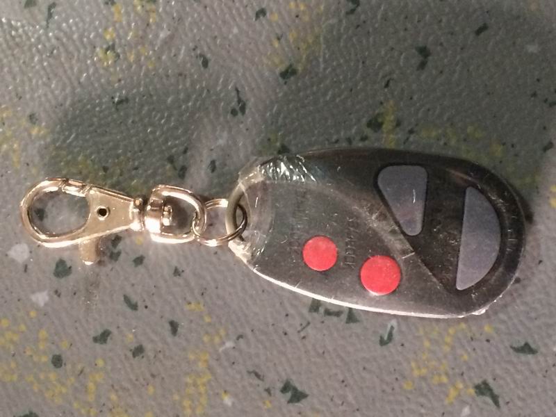 Пульт дистанционного управления пассажирской дверью. Двойная дверь, необходимо совместить.