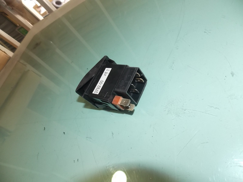 D Radiator fan rocker switch (JK967-YT189)-1