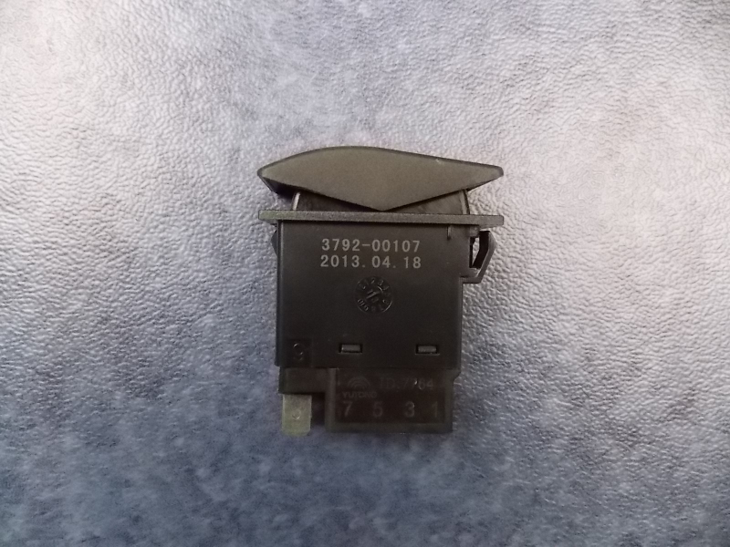Middle door rocker switch (JK967-YT303Z)