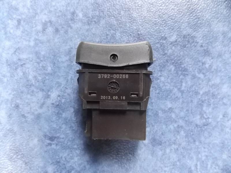 Кулисный переключатель вентилятора со стороны водителя JK 988-YT189-1