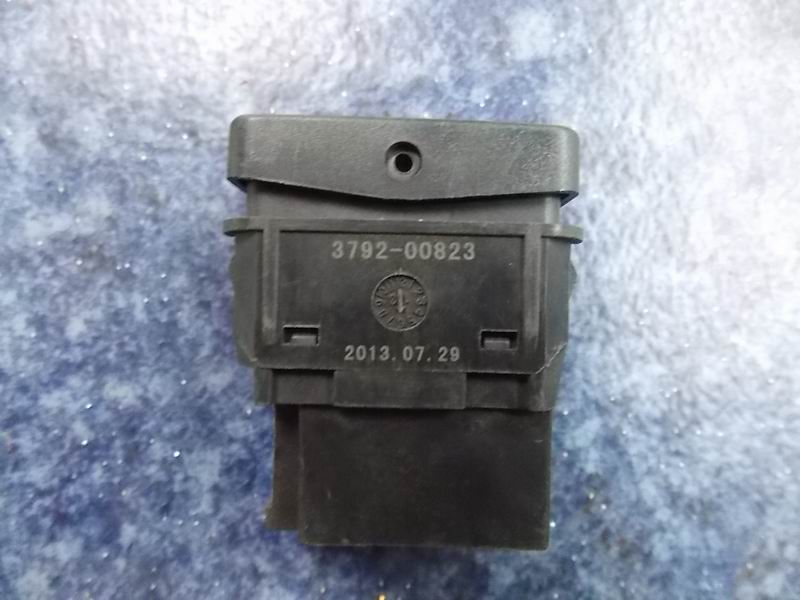 Alarm indicator light of the air discharge valve outside the door, JK988