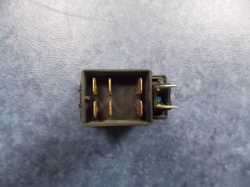 Right door main rocker switch (switch housing is yellow)-1