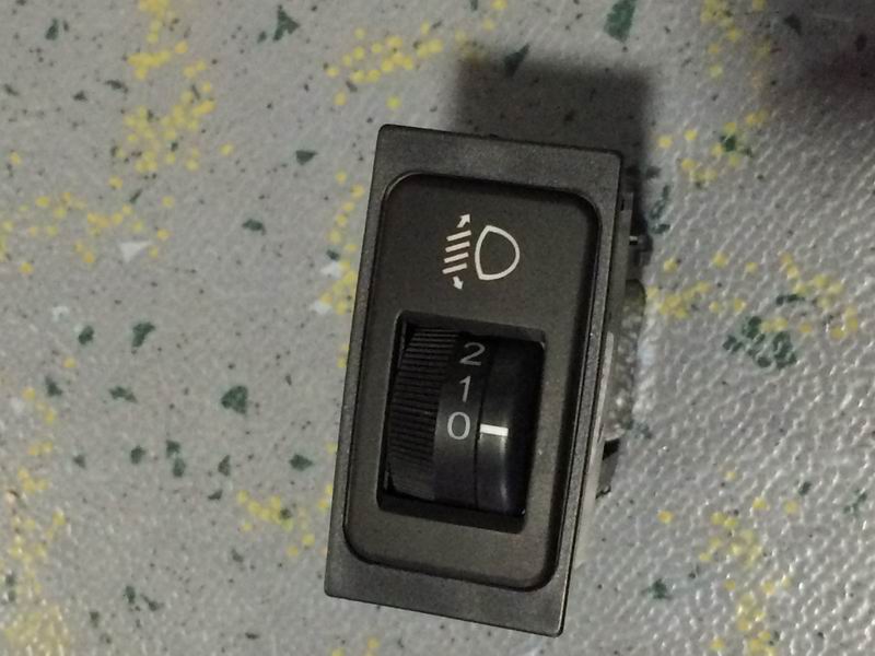 Light height adjustment switch-1