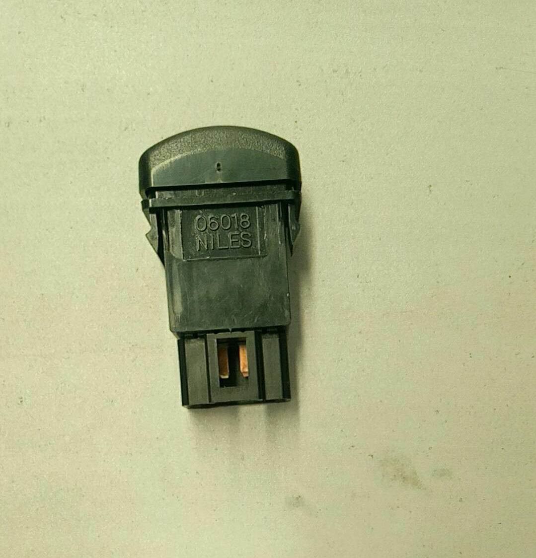 Vehicle hazard warning light skipping switch; double flash-1