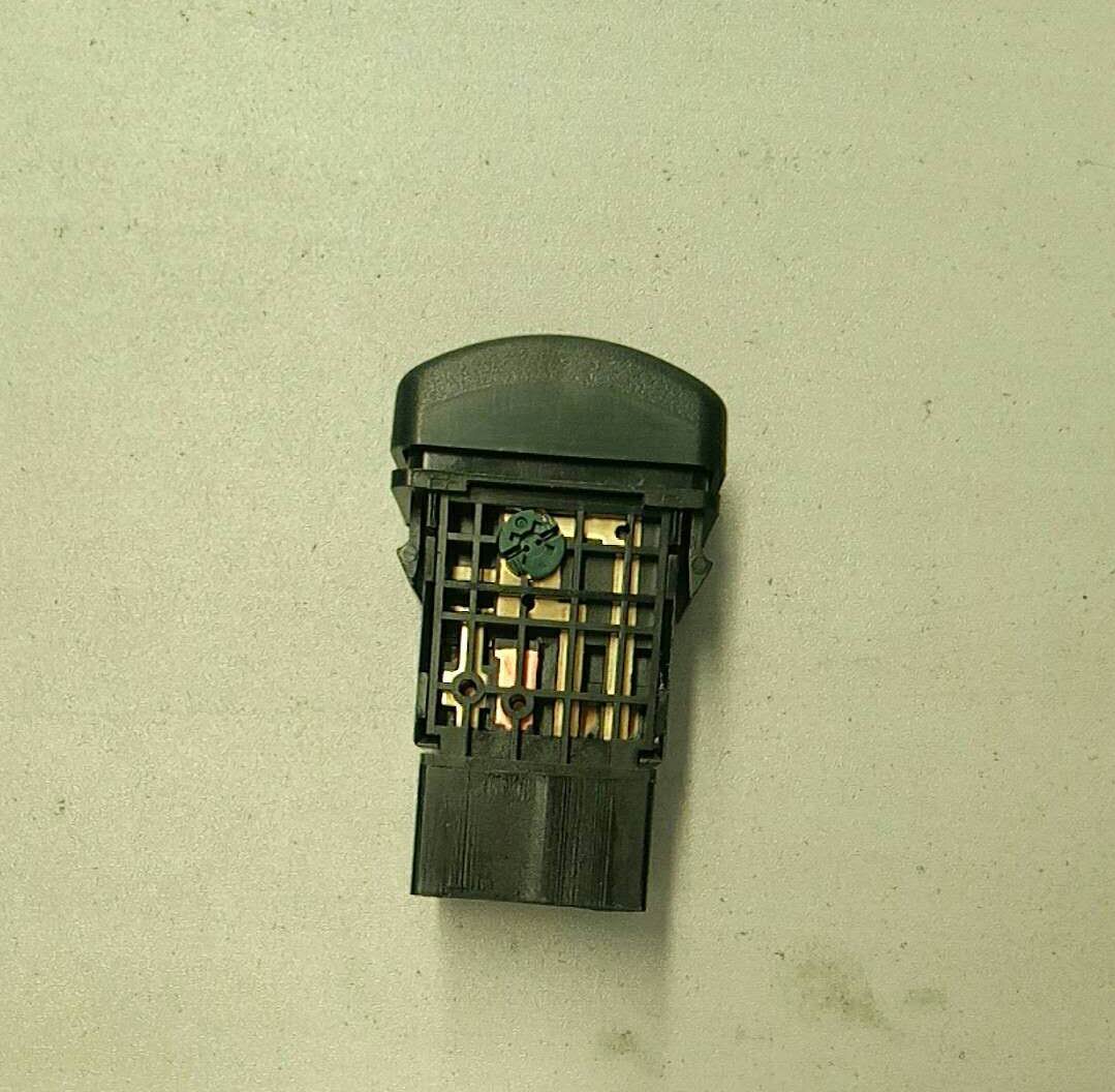 Vehicle hazard warning light skipping switch; double flash-2