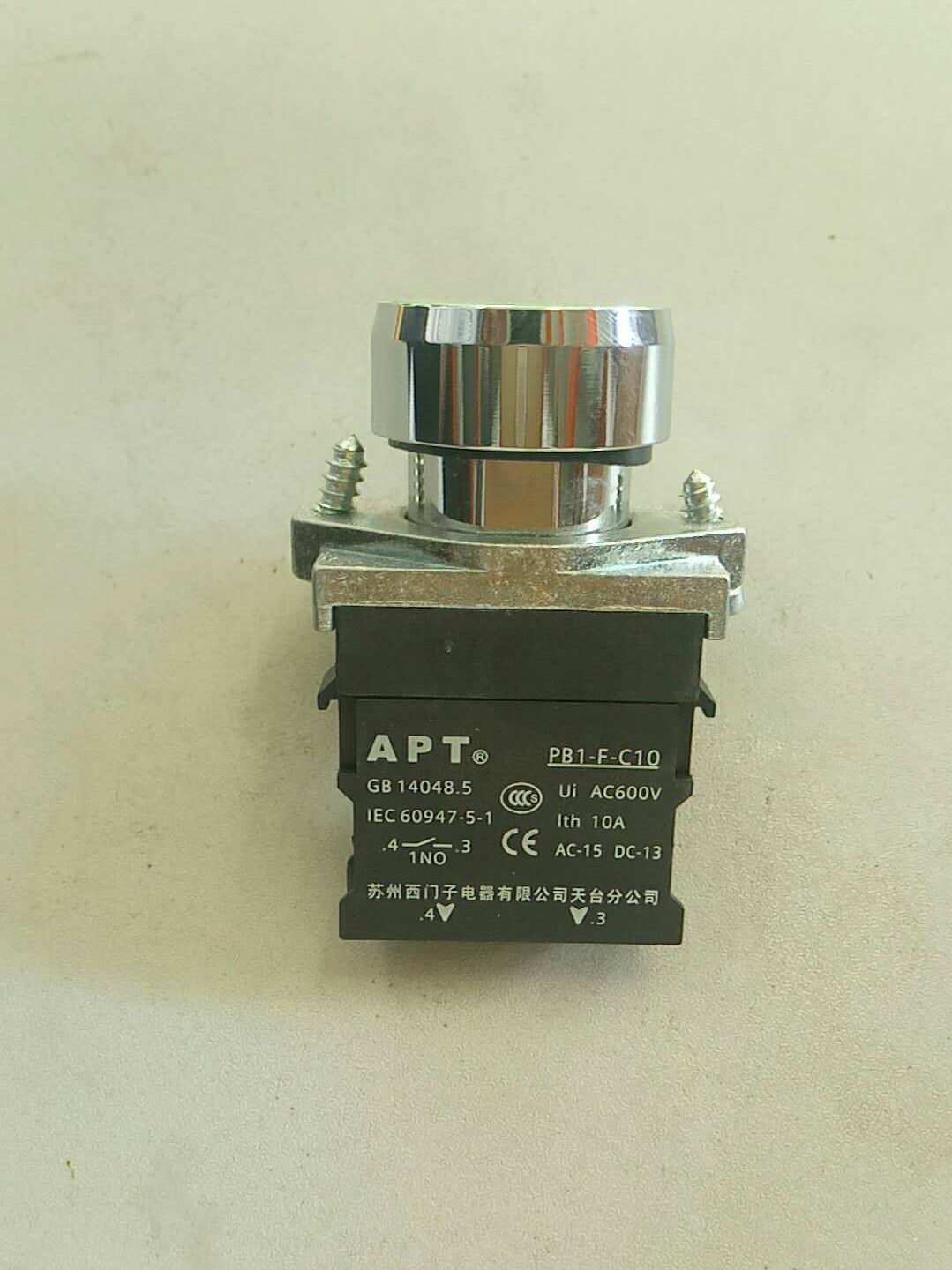 A normally open green self-locking button PB1M-10T/G-1