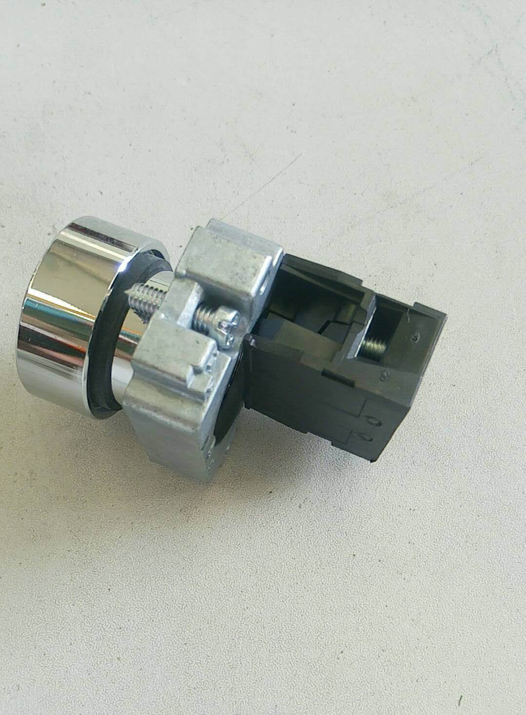 Кнопочный переключатель-1