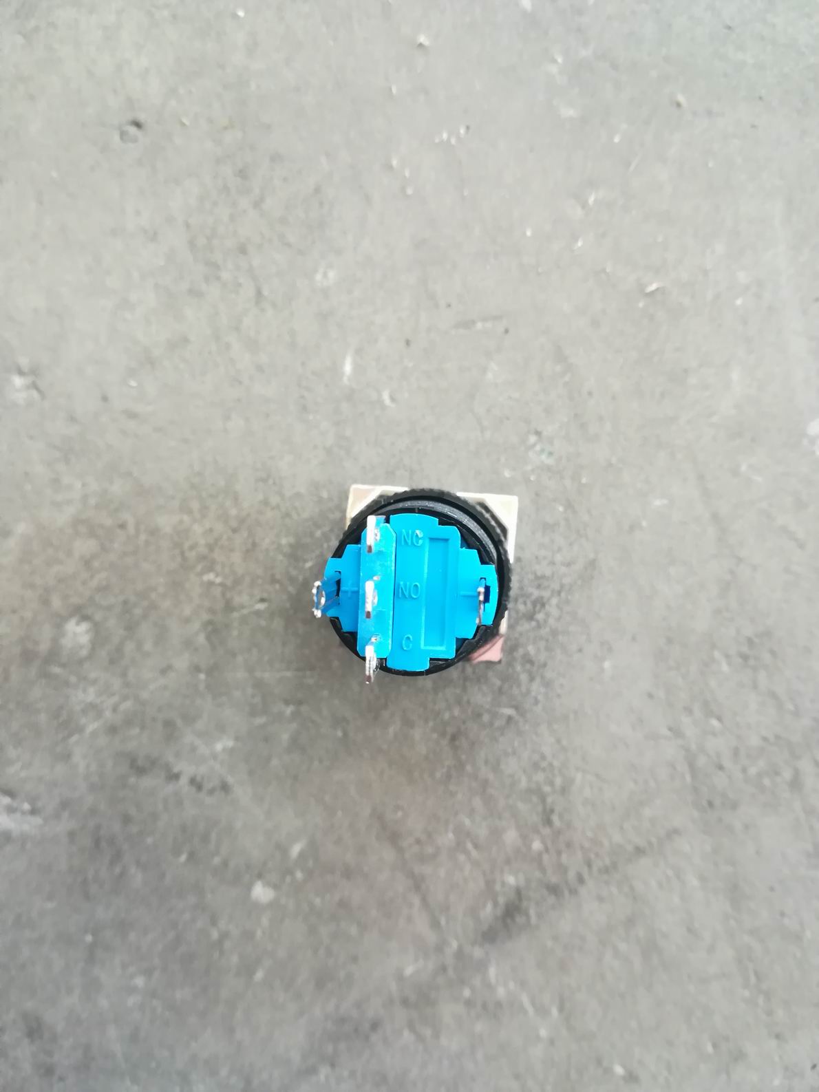 Button;LA39-E11TD/G23-1