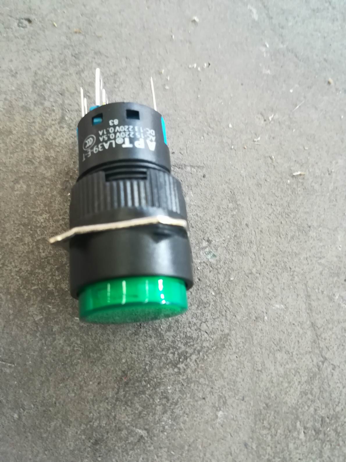 Button;LA39-E11TD/G23-2