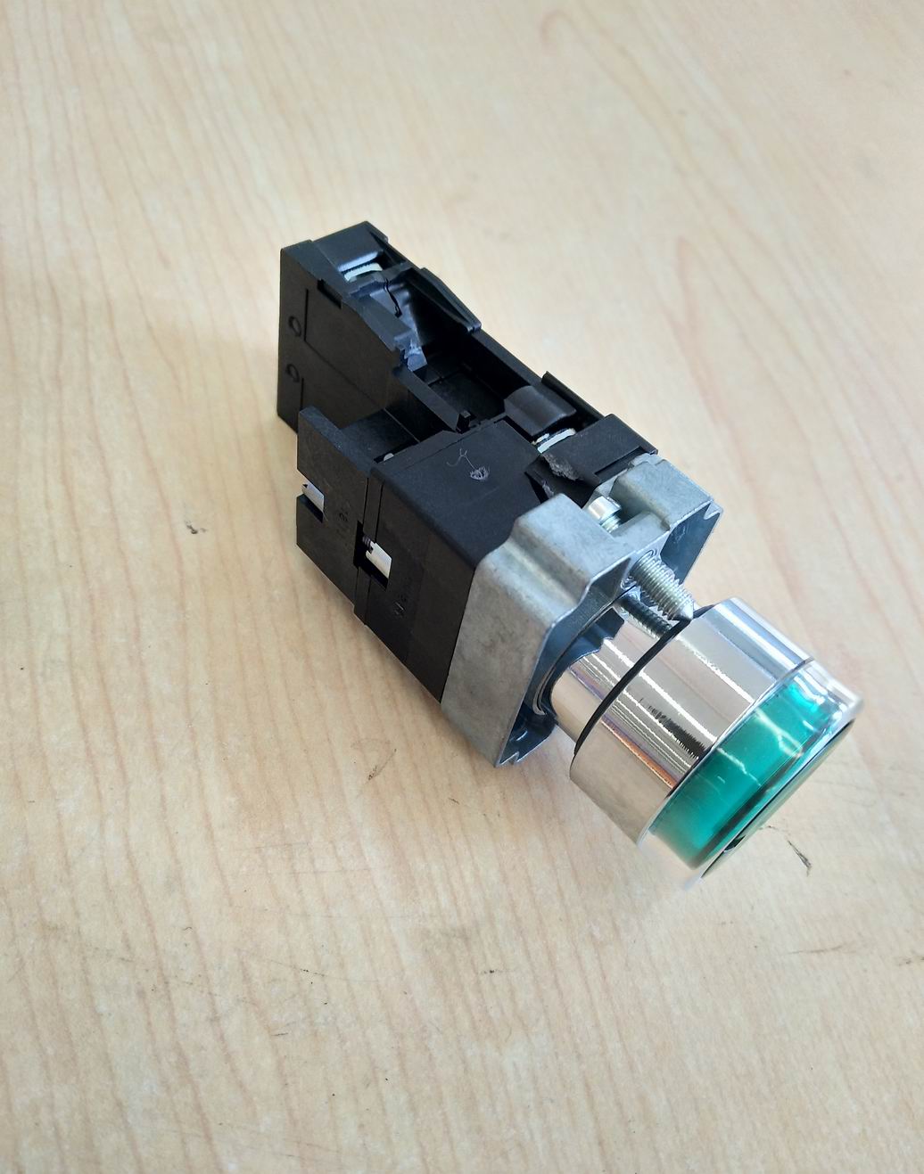 Кнопка освещения; ВБ 2BW33B1C ; округ Колумбия 24V ; Зеленый-1