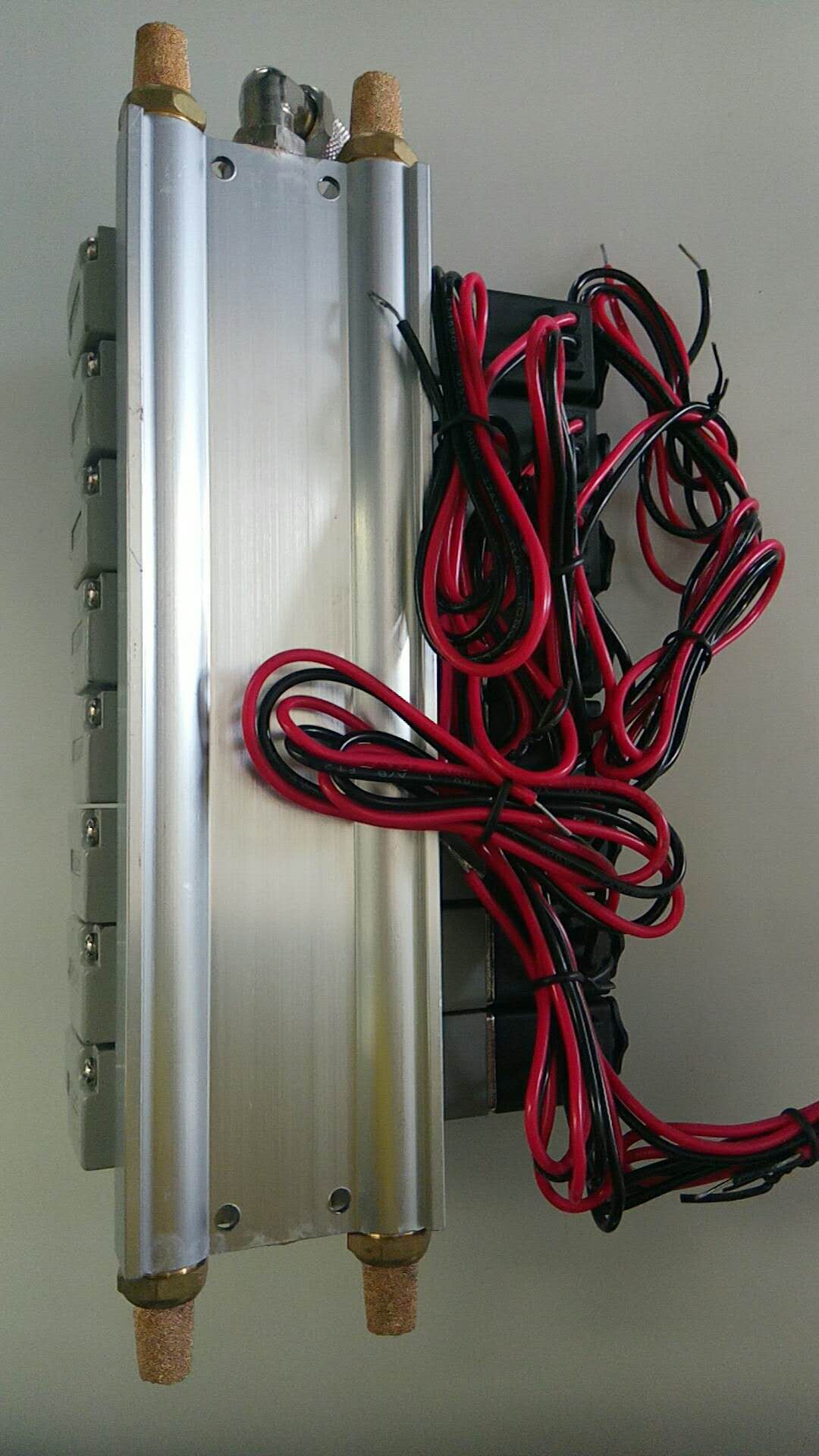 Восьмисоединенный клапанный комплект