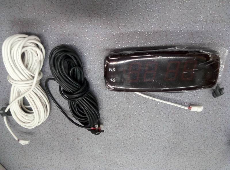 Electronic clock Dual temperature