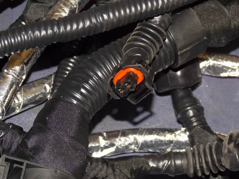 Жгут проводов двигателя; подключить датчик и ЭБУ-1