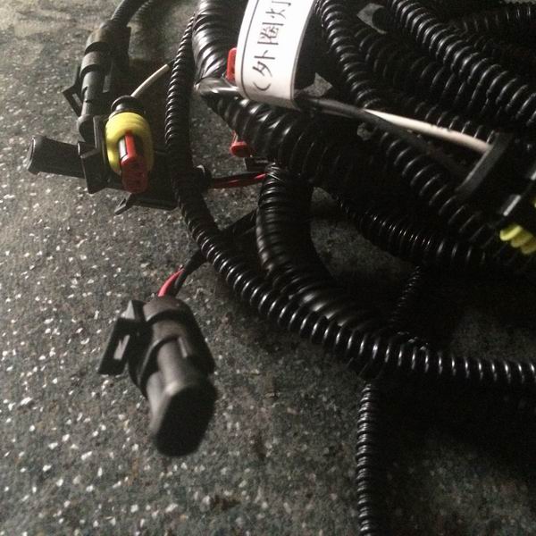 Tail light harness BRT certification on the right-1